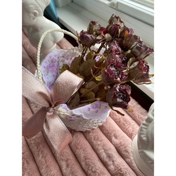 Dried Flowers in Crocheted Bucket, Matching Floral Handkerchief, Handmade! - Picture 9 of 10